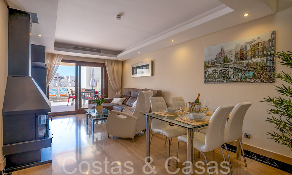 Contemporary duplex penthouse for sale in a first line beach complex with private pool between Marbella and Estepona 66580