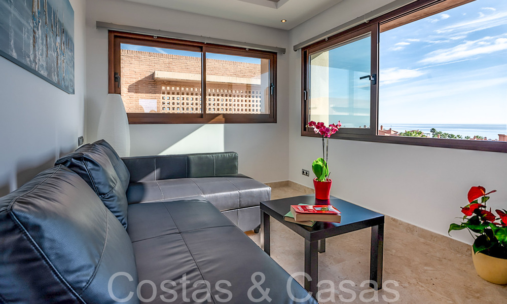 Contemporary duplex penthouse for sale in a first line beach complex with private pool between Marbella and Estepona 66595
